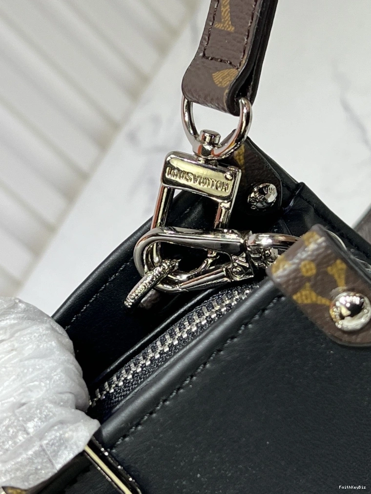 10615 Bags SportInspired LX Handle Top 0619
